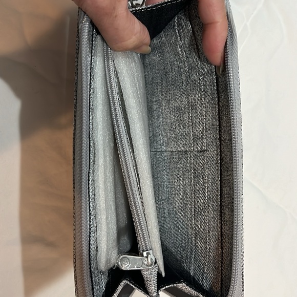 COPY - RFIDsafe LX250 travel wallet - Picture 7 of 7